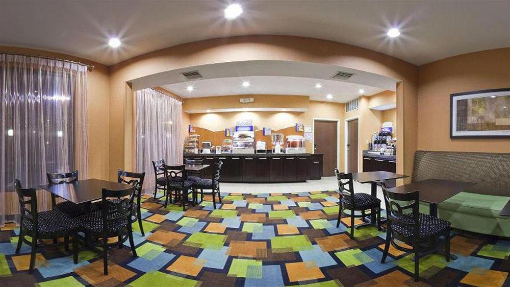 Holiday Inn Express Arlington Interstate 20 Parks Mall By Ihg Exterior foto