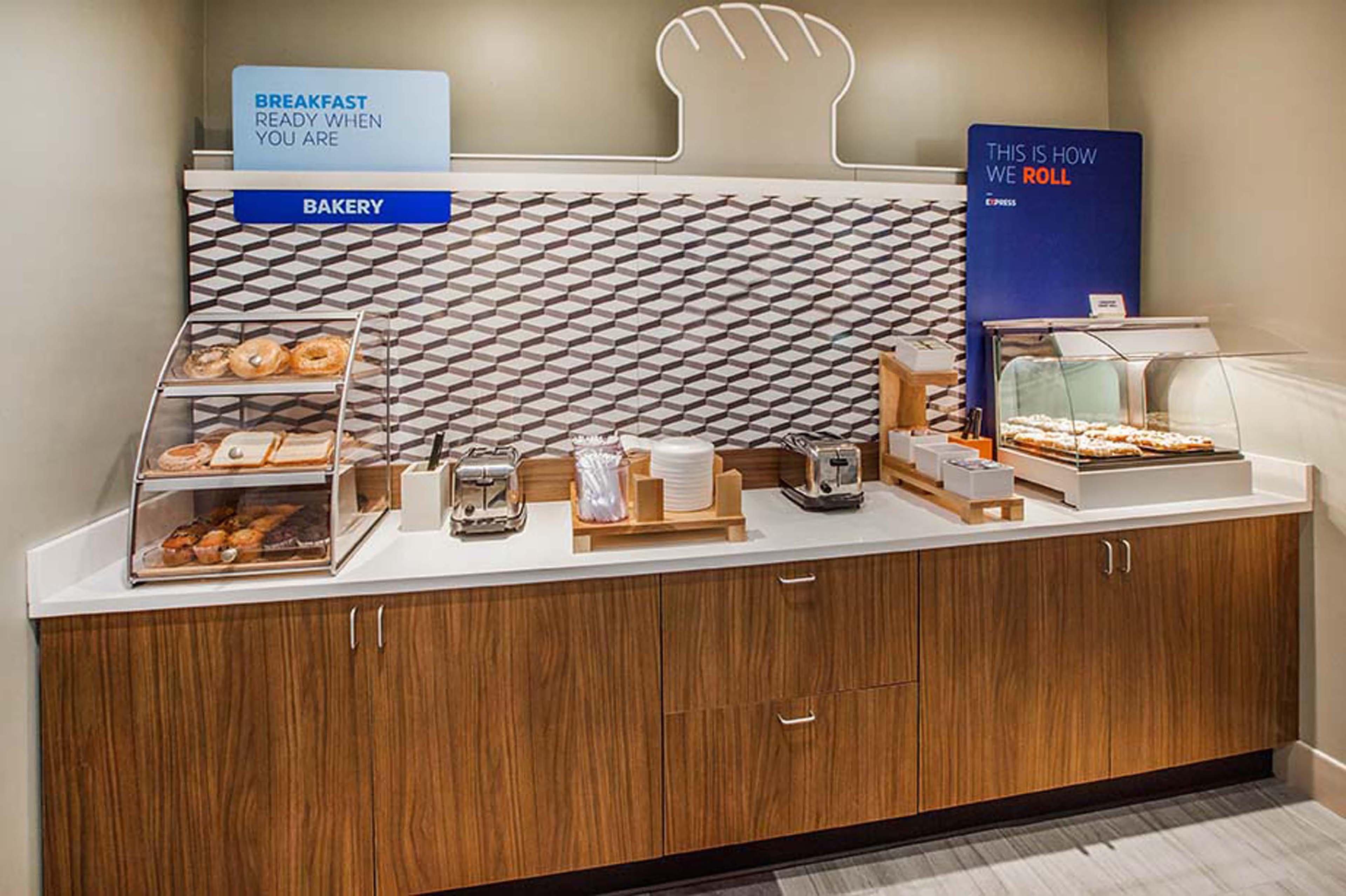 Holiday Inn Express Arlington Interstate 20 Parks Mall By Ihg Exterior foto